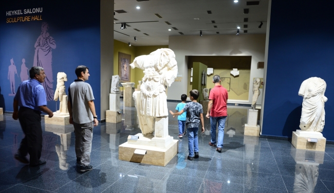 Karun Hazinesi Uşak Arkeoloji Müzesi'nde sergilenmeye başladı